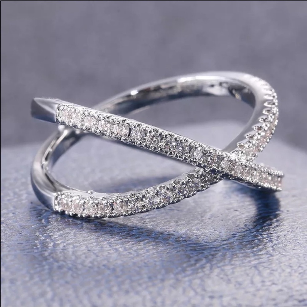 New Women’s 925 Silver Diamond Luxury Ring - Picture 2 of 5